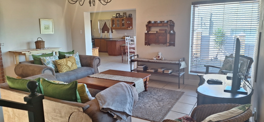 To Let 5 Bedroom Property for Rent in Bluewater Bay Western Cape